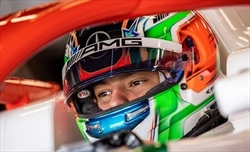 Antonelli premiato ai caschi d'oro con il ruotino Pirelli: «Molto contento di ricevere questo premio» - Antonelli premiato ai caschi d'oro con il ruotino Pirelli: «Molto contento di ricevere questo premio»