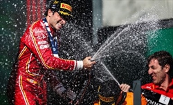 Arnoux:«Ferrari può avere più possibilità di vincere il titolo rispetto alla Red Bull»