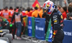 Arriva un'altra stangata per Verstappen nel post gara: la reazione del pilota - Arriva un'altra penalità per Verstappen nel post gara. Il pilota non commenta