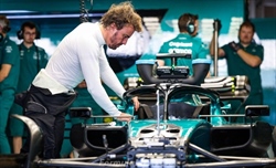 Aston Martin: «Alonso è come un ingegnere in più, ferocemente motivato e competitivo»