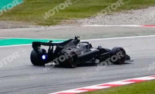 Aston Martin AMR26 finalmente in pista: le prime FOTO del progetto Newey