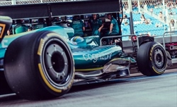 Aston Martin 'copia' dalla Ferrari: nuovo concept per le AMR22 a Barcellona