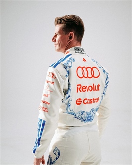 Audi, notte speciale a Singapore: svelate le tute per il weekend - Audi, notte speciale a Singapore: svelate le tute per il weekend