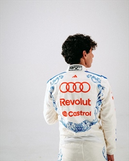 Audi, notte speciale a Singapore: svelate le tute per il weekend - Audi, notte speciale a Singapore: svelate le tute per il weekend