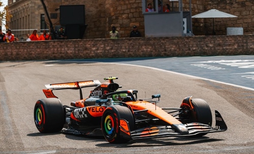 Baku amara per la McLaren, Norris ironizza: «Faticavo pure con Tsunoda»