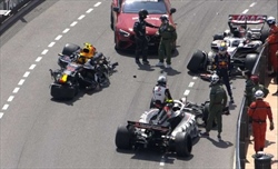 Bandiera rossa e pit-stop «gratuiti»: chiesta a gran voce la modifica della regola - Bandiera rossa e pit-stop «gratuiti»: chiesta a gran voce la modifica della regola