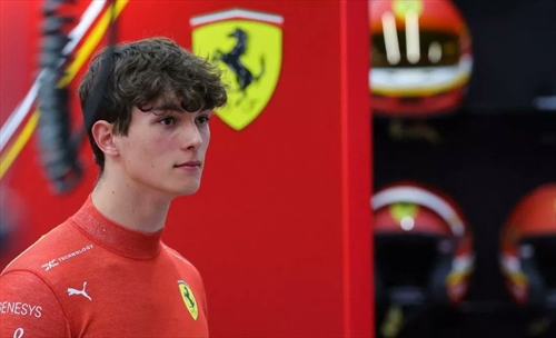 Bearman e il «debito» con Sainz: «Senza di lui non sarei qui»