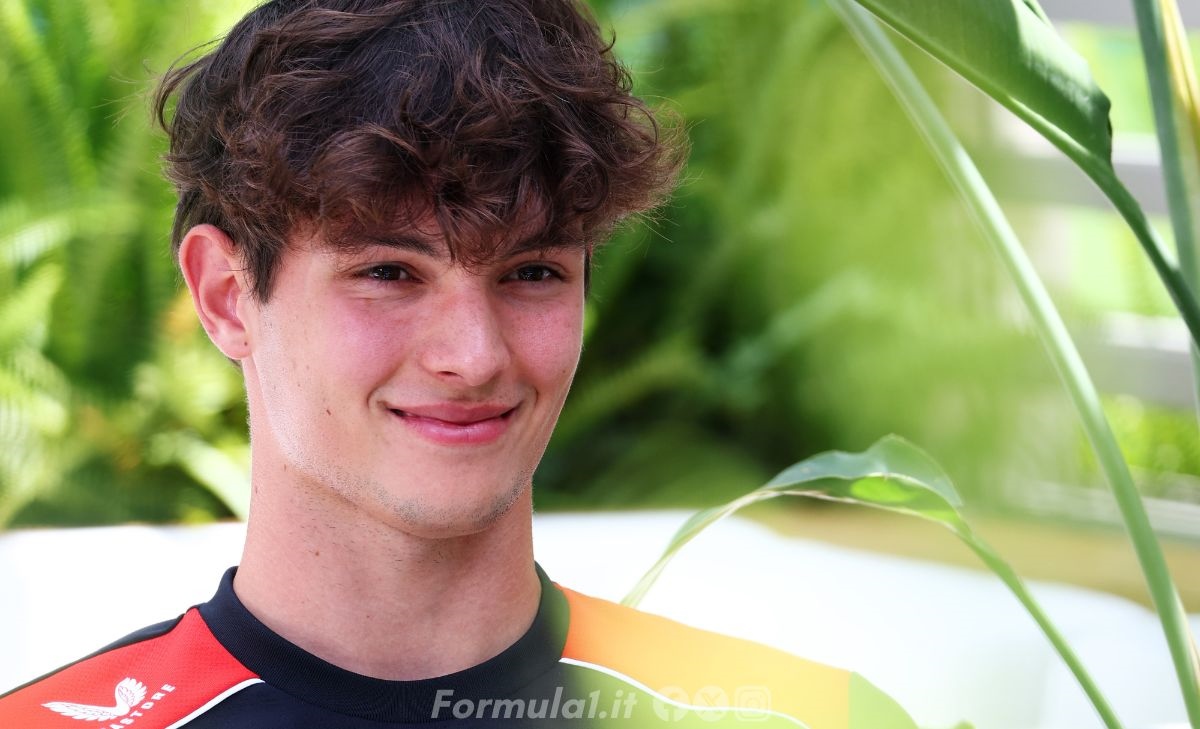 Bearman svela: «La F2 non ci prepara per la F1. Al mio debutto il collo era a pezzi»