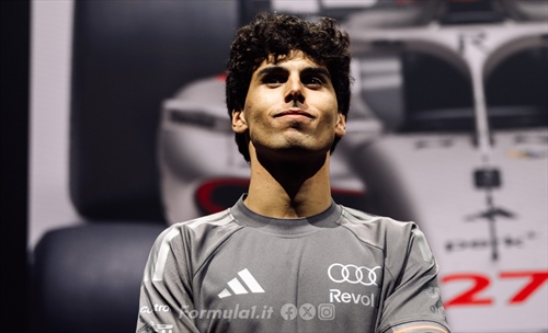 Il 2026 sarà un reset, i rookie avranno un vantaggio - Binotto punge: «Anche i rookie hanno un talento puro incredibile»