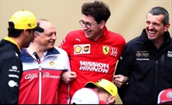 Binotto scortato da Vasseur a Yas Marina. Pizzicati da Sky: Steiner spiega - Binotto scortato da Steiner e Vasseur a Yas Marina