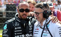 «Bono non ho più gomme»: il messaggio in codice del team radio di Hamilton