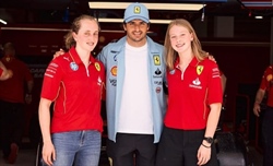 Ollie Bearman e gli altri piloti della Ferrari Driver Academy incontreranno i tifosi a Bologna - le due pilote 