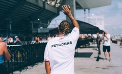 Brad Pitt e Lewis Hamilton, presto un film sulla Formula 1: previsti introiti da capogiro - Brad Pitt
