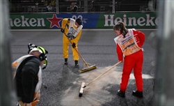 BREAKING - Olio in pista, filler davanti alla piazzola di Verstappen - BREAKING - olio in pista, filler sulla piazzola di Verstappen