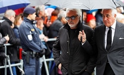 Briatore: «Ferrari? Servono personaggi di peso, l'anno scorso bisognava battere i pugni sul tavolo» - Briatore: «Ferrari? Serve gente di peso, l'anno scorso bisognava battere i pugni sul tavolo»