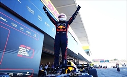 Briatore: «Tutti si devono inchinare dinanzi alle prestazioni di Verstappen. Sulla Ferrari...» - Briatore: «Tutti si devono inchinare dinanzi a Verstappen»