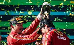 Calma: ecco perché la Ferrari non ha sbagliato a cacciare Sainz per Hamilton - Calma: ecco perché la Ferrari non ha sbagliato a cacciare Sainz per Hamilton