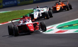 Cambiamento in F1 Academy: ogni team di Formula 1 presenterà una livrea e una pilota