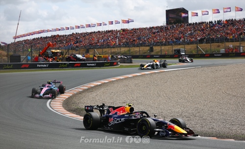 Caos a Zandvoort, cinque piloti sotto investigazione: la decisione della FIA