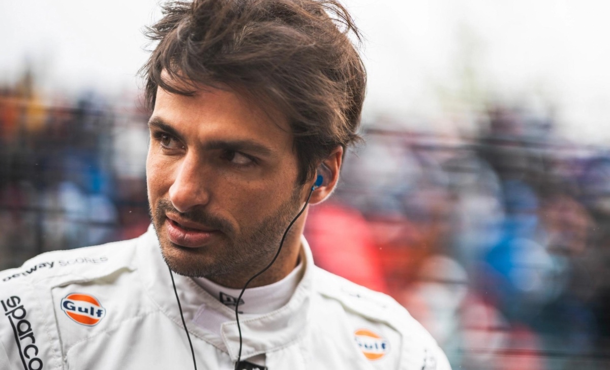 Caos motori F1 2027, Sainz chiede una decisione drastica e punge la Ferrari
