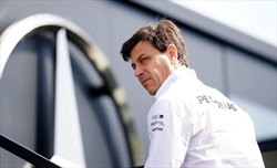 Carlos Sainz, il disoccupato di lusso: perchè Red Bull e Mercedes dovrebbero ingaggiarlo - Carlos Sainz, il disoccupato di lusso: perchè Red Bull e Mercedes dovrebbero ingaggiarlo