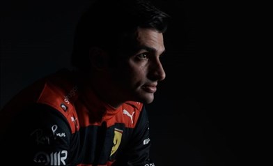 Carlos Sainz, il «reinventarsi» per battere Leclerc e l'assoluzione a Binotto