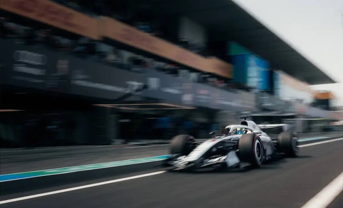 Checo scherza con Bottas, ma non troppo: «Se falliamo, vendiamo i trofei su eBay»