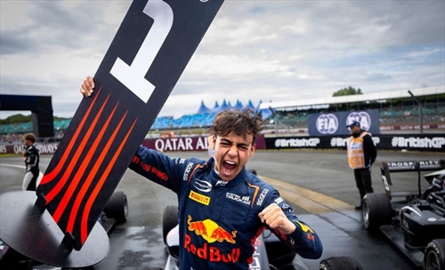 Chi è Arvid Lindblad, il talento della Red Bull che sogna di battagliare con Verstappen