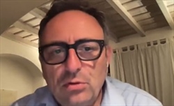 Chincero: «Secondo molti Las Vegas doveva essere una me**a». Poi parla del tombino...