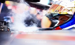 Clamoroso a Singapore: Verstappen eliminato in Q2 e indagato. Rischia di partire ultimo - Clamoroso a Singapore: Verstappen eliminato in Q2 e indagato. Rischia di partire ultimo