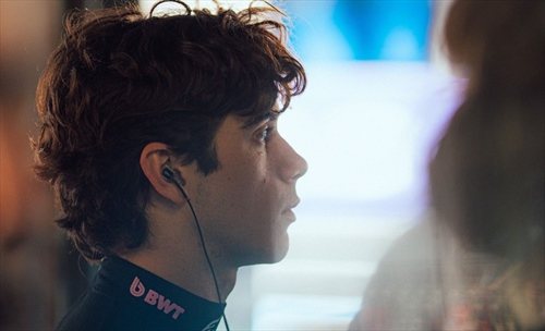 Colapinto sommerso da critiche: il suo entourage costretto a difenderlo - Colapinto sommerso da critiche: il suo entourage costretto a difenderlo