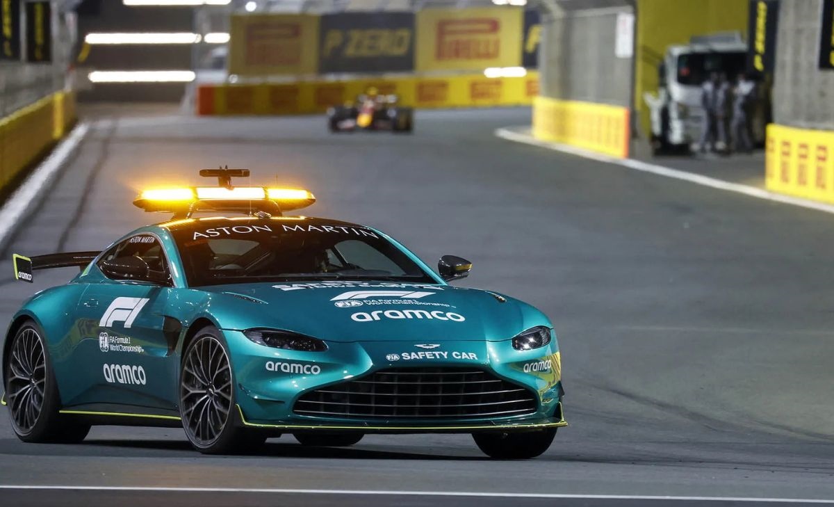Colpo di scena in F1: niente più Safety Car Aston Martin nel 2026!