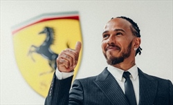 Commento a sorpresa dalla Red Bull: «Un piacere per Hamilton riportare la Ferrari alla gloria» - Commento a sorpresa dalla Red Bull: «Un piacere per Hamilton riportare la Ferrari alla gloria»