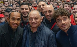 Commento a sorpresa dalla Red Bull: «Un piacere per Hamilton riportare la Ferrari alla gloria» - Commento a sorpresa dalla Red Bull: «Un piacere per Hamilton riportare la Ferrari alla gloria»