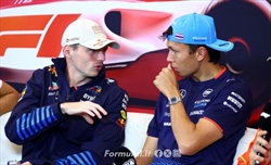 Confronto Norris-Verstappen, Albon: «Bello assistere ai loro duelli, con la bandiera blu» - Confronto Norris-Verstappen, Albon: «Bello assistere ai loro duelli, con la bandiera blu»