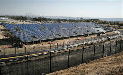 Corsa contro il tempo al Madring. Le foto a 3 settimane dal GP - Corsa contro il tempo al Madring