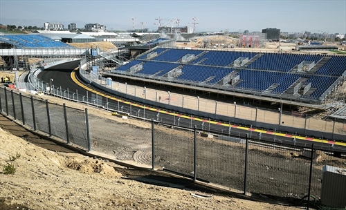 Corsa contro il tempo al Madring. Le foto a 3 settimane dal GP - Corsa contro il tempo al Madring