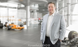 Cosa ci fa Zak Brown nella sede della Red Bull? - Cosa ci fa Zak Brown nella sede di Red Bull?