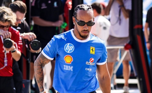 Cosa faresti per il tuo idolo? L’autografo di Hamilton diventa un tatuaggio