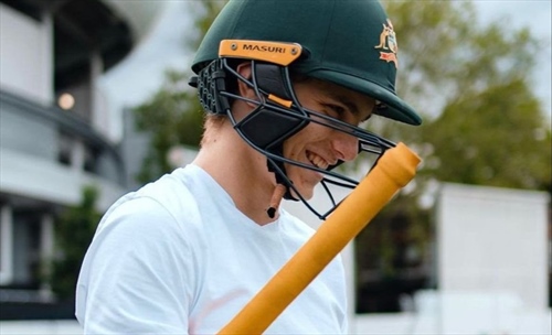 Cricket, cori e frecciate: il ritorno agitato di Piastri - Cricket, cori e frecciate: il ritorno agitato di Piastri