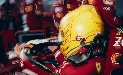 Da icona a facile bersaglio: Hamilton finisce alla gogna e la Ferrari nemmeno lo difende - Da icona a facile bersaglio: Hamilton finisce alla gogna e la Ferrari nemmeno lo difende