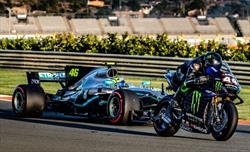 Dall'Inghilterra - Hamilton come Valentino Rossi: vuole un team in MotoGP - Dall'Inghilterra - Hamilton come Valentino Rossi: vuole un team in MotoGP