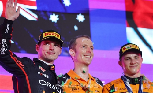 Dalla McLaren arrivano solo regali, Jeddah è stata una grande pubblicità per Verstappen - Dalla McLaren arrivano solo regali, Jeddah è stata una grande pubblicità per Verstappen