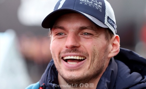 Dalla Strip al Polo Nord: la risposta ironica di Max Verstappen - Dalla Strip al Polo Nord: la risposta ironica di Max Verstappen