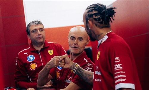 Delusione in Ferrari per i recenti risultati, ma Vasseur tuona: «La squadra è unita» - Delusione in Ferrari per i recenti risultati, ma Vasseur tuona: «La squadra è unita»