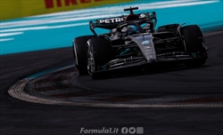 Dietro alla caduta della Mercedes c'è una faida interna: i dettagli