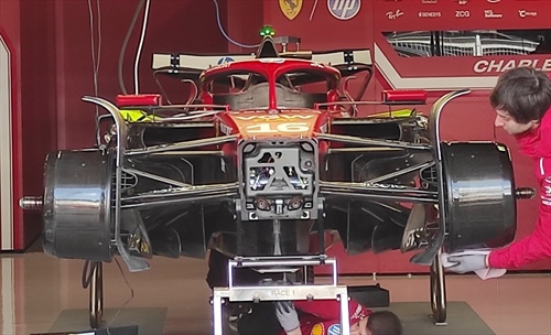 Differenze tra pull-rod e push-rod: perché la Ferrari ha cambiato e cosa non ha funzionato - Differenze tra pull-rod e push-rod: i motivi della scelta Ferrari e i conseguenti problemi