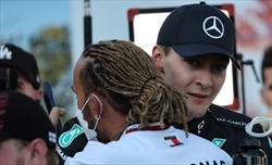 Divieto gioielli alla guida, Hamilton sfida la FIA: Piercing? Non ho alcuna intenzione di rimuoverli