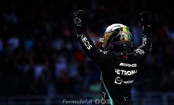 Domenicali entusiasta del ritorno social di Hamilton: Lewis una risorsa per lo sport e per il mondo - Domenicali entusiasta del ritorno social di Hamilton: Lewis una risorsa per lo sport e per il mondo