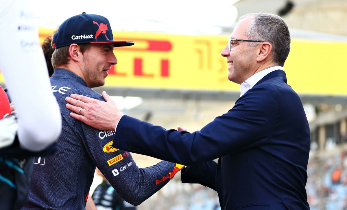 Domenicali rassicura: «Max ama la F1, nessun rischio addio»